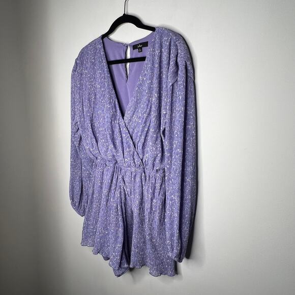 Lulus Weekend Charm Lilac Floral Romper Size M - Picture 4 of 8